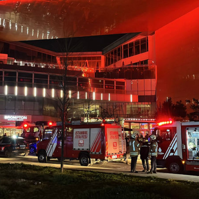 Kağıthane'de AVM yangını!