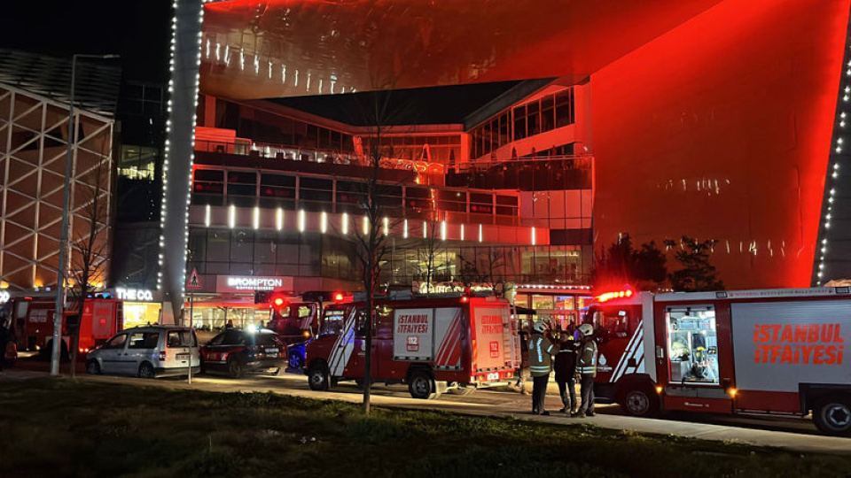 Kağıthane'de AVM yangını!