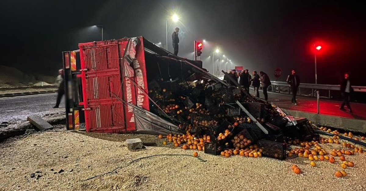 Adıyaman'da TIR ve Minibüs Çarpışması - 5 Yaralı