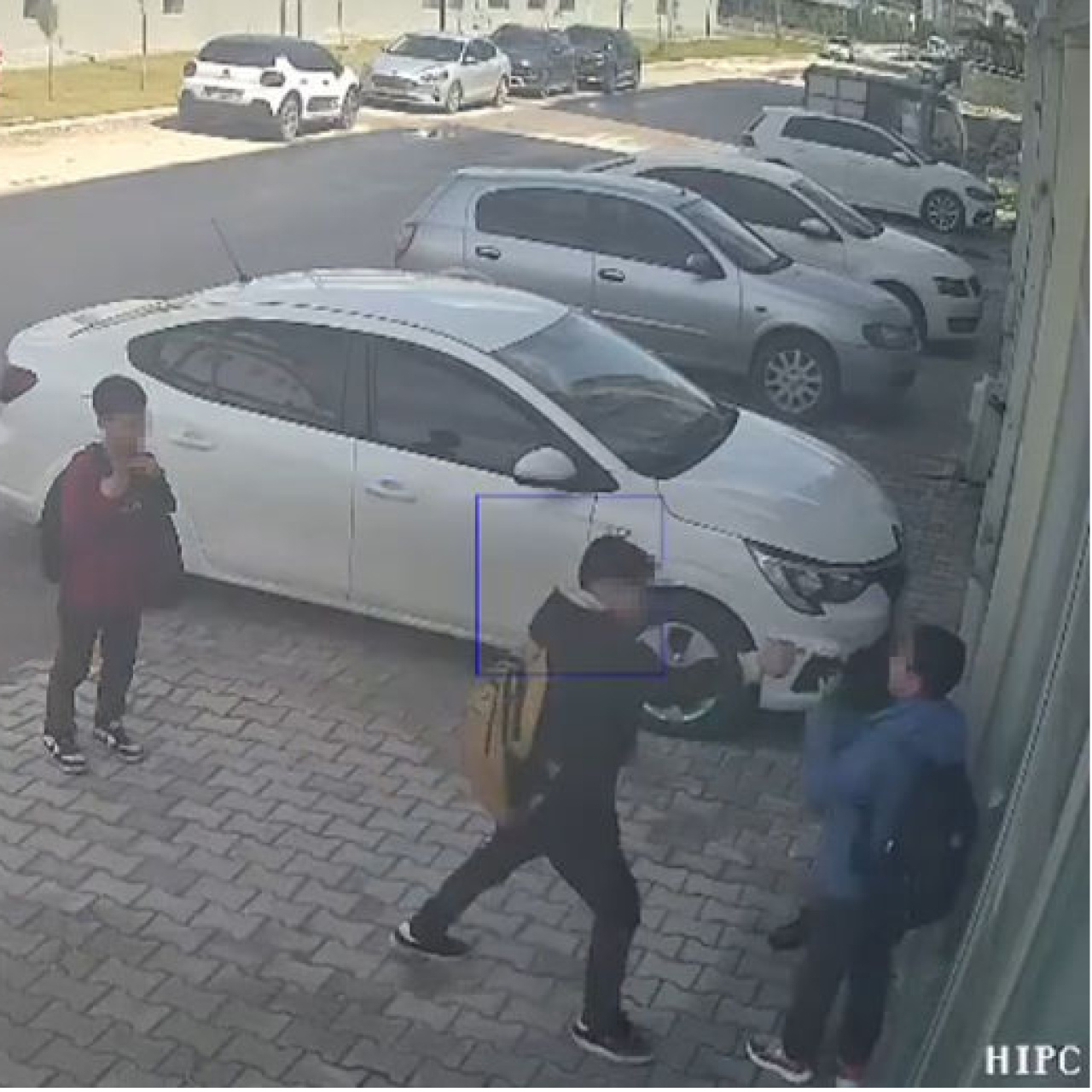 O anlar kamerada... Mini mafyadan 10 TL'lik gasp!