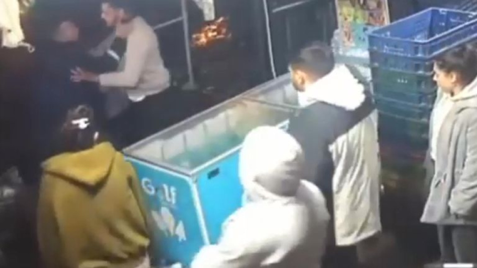 Bakkalda bıçaklı kavga: 1 ölü