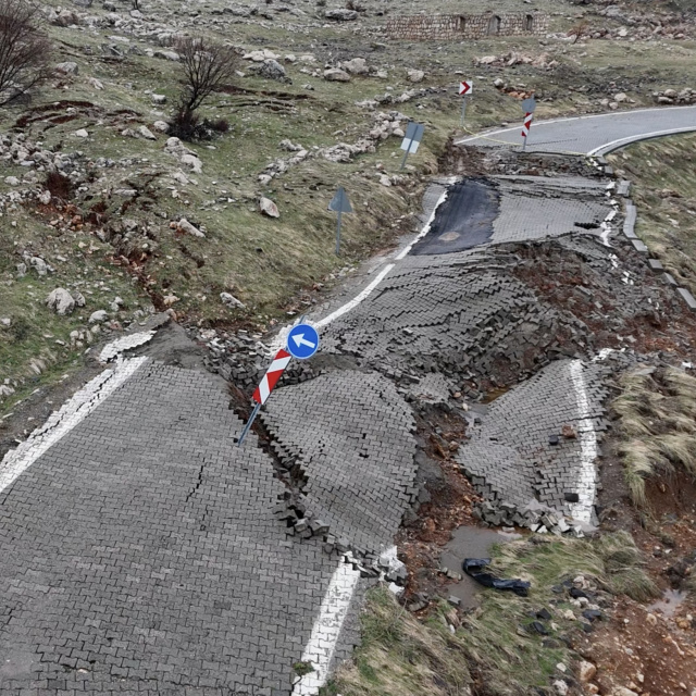 Nemrut Dağı'nda göçük! Yol kapandı!