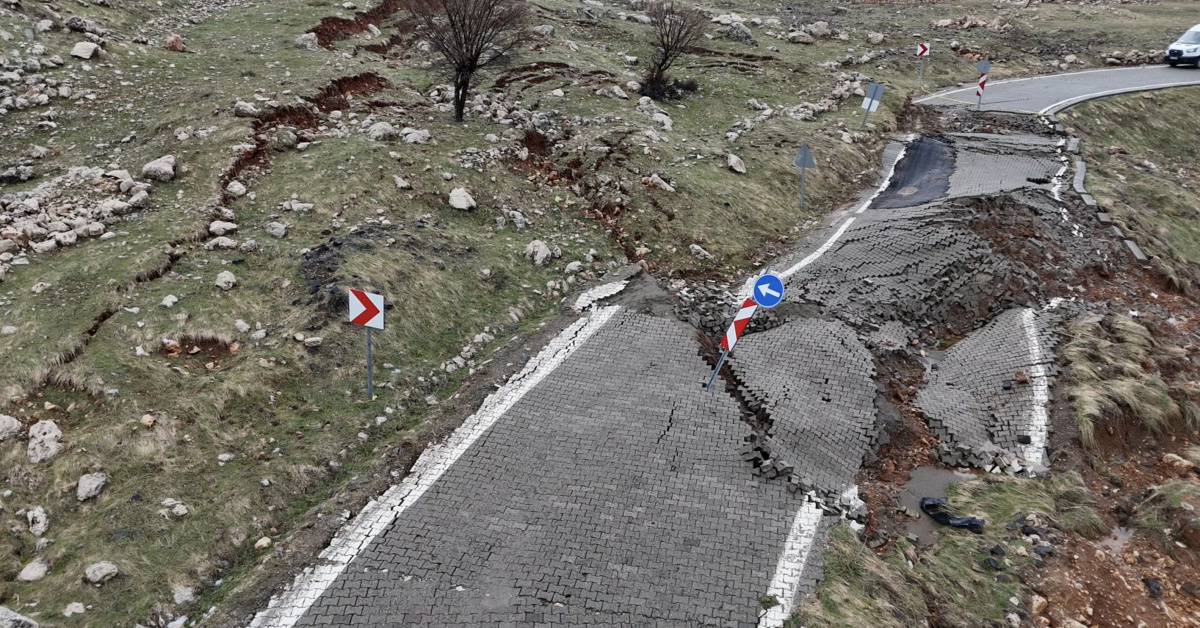 Nemrut Dağı'da Göçük! Yol Kapandı - Adıyaman