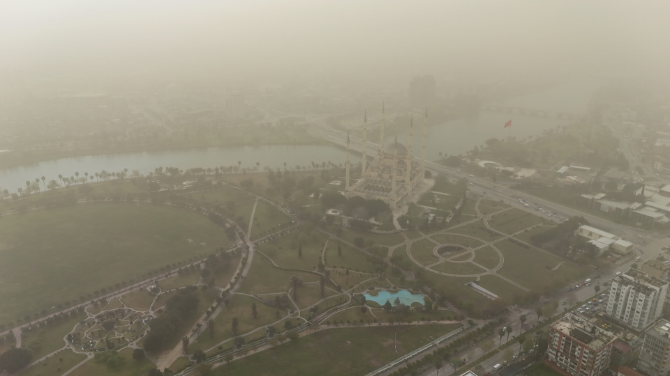 Adana'da yoğun çöl tozu!