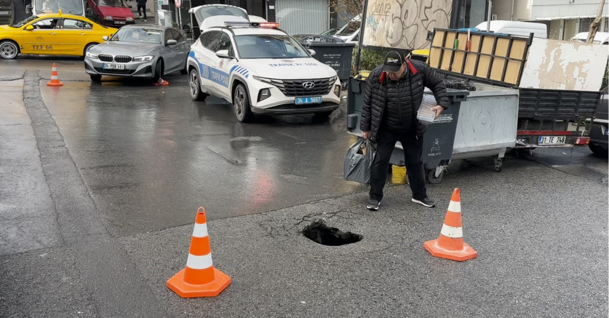Şişli'desağanak sonrası yolda göçük vecenaze namazı