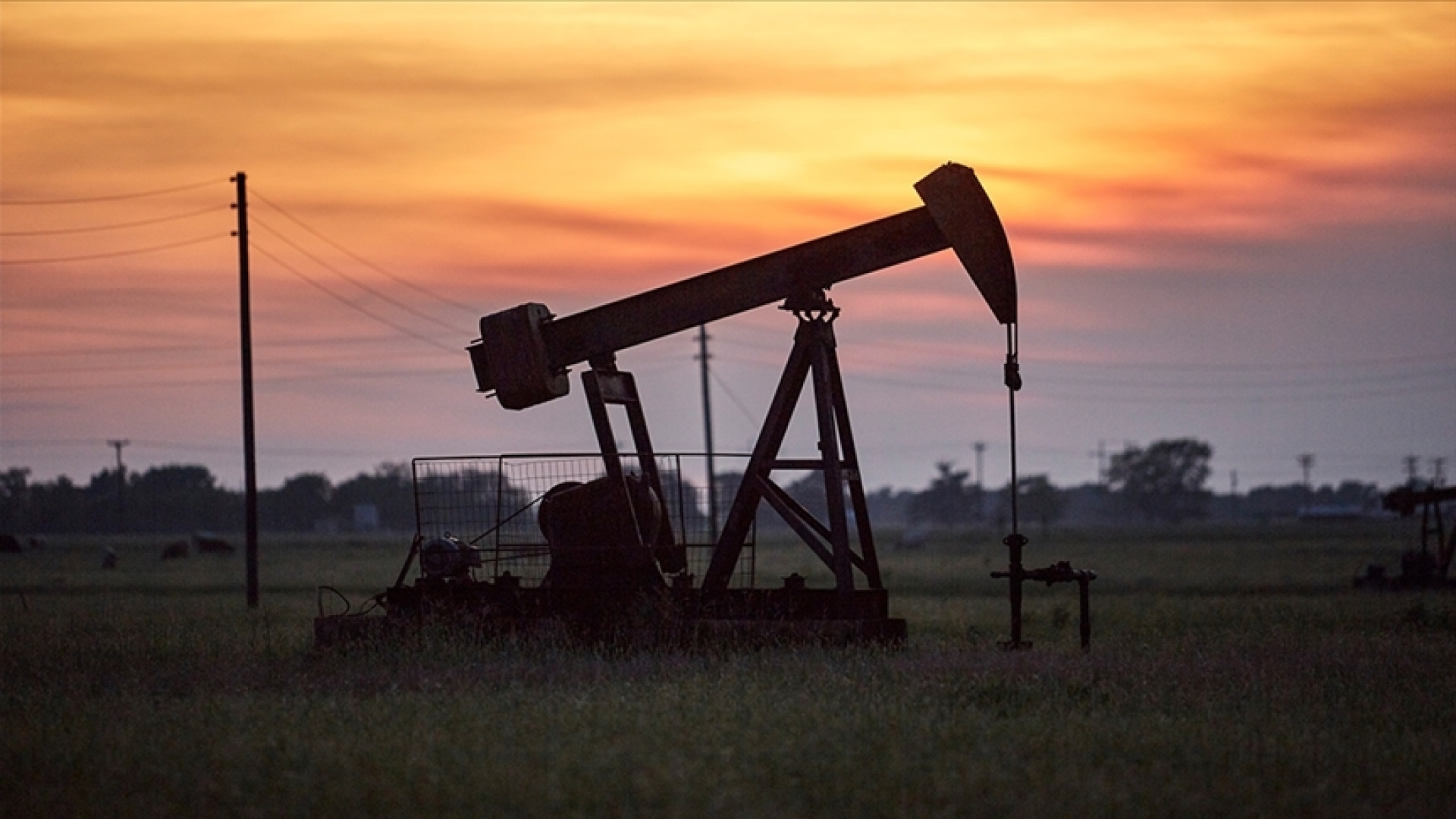 Brent Petrol 'Kutsal Cuma' Tatilinde Sabit Kaldı, Jeopolitik Gerilimler Etkili