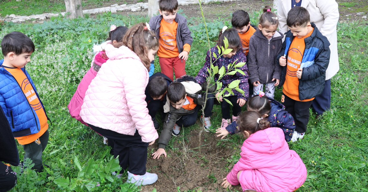 Hatay'da Minikler Okullarında Ağaçlandırma Etkinlikleri