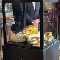 Paha biçilemez altın miğfer bulundu!