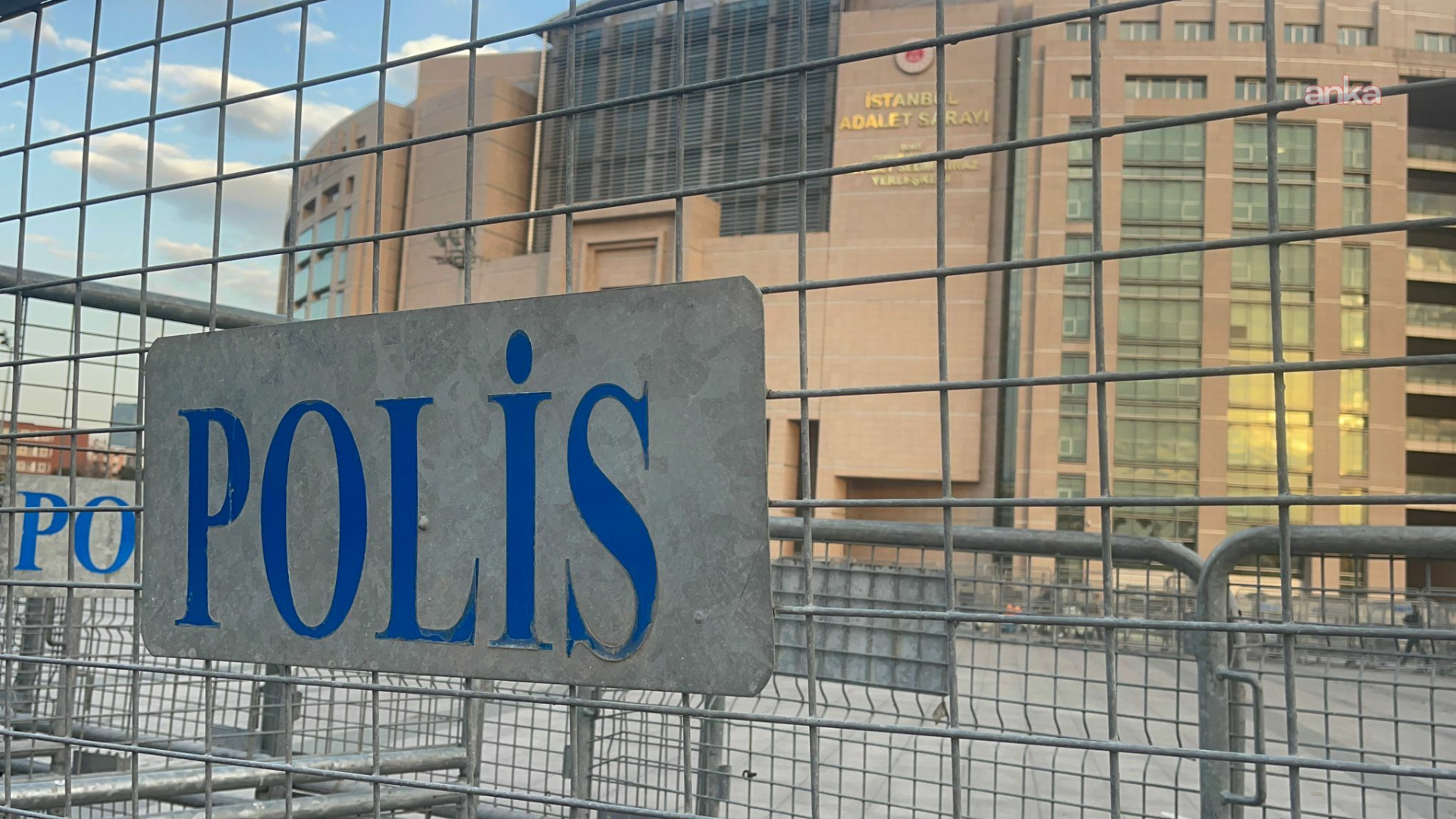 İzmir'de Nitelikli Dolandırıcılık Operasyonu: 32 Şüpheli Gözaltına Alındı