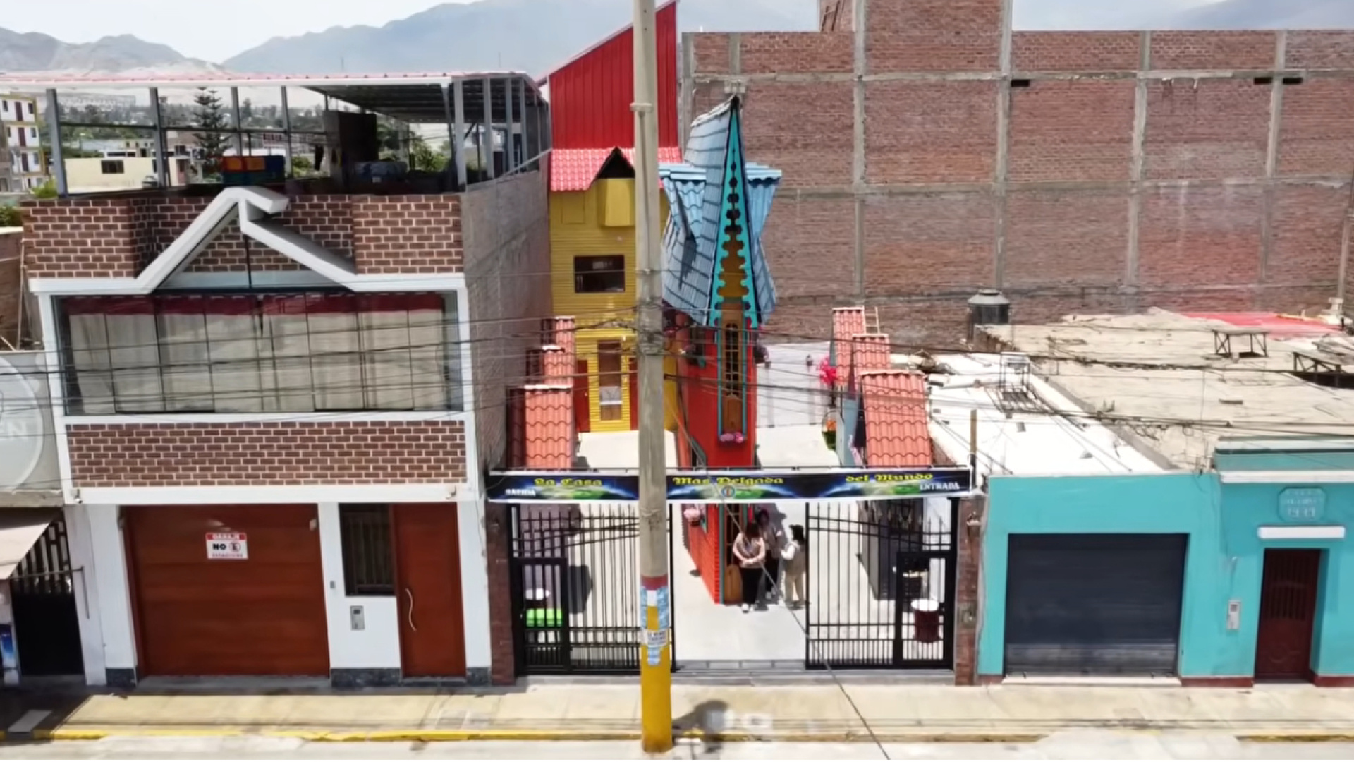 Dünyanın en dar evini inşa etti!