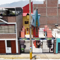 Dünyanın 'en dar' evini inşa etti!