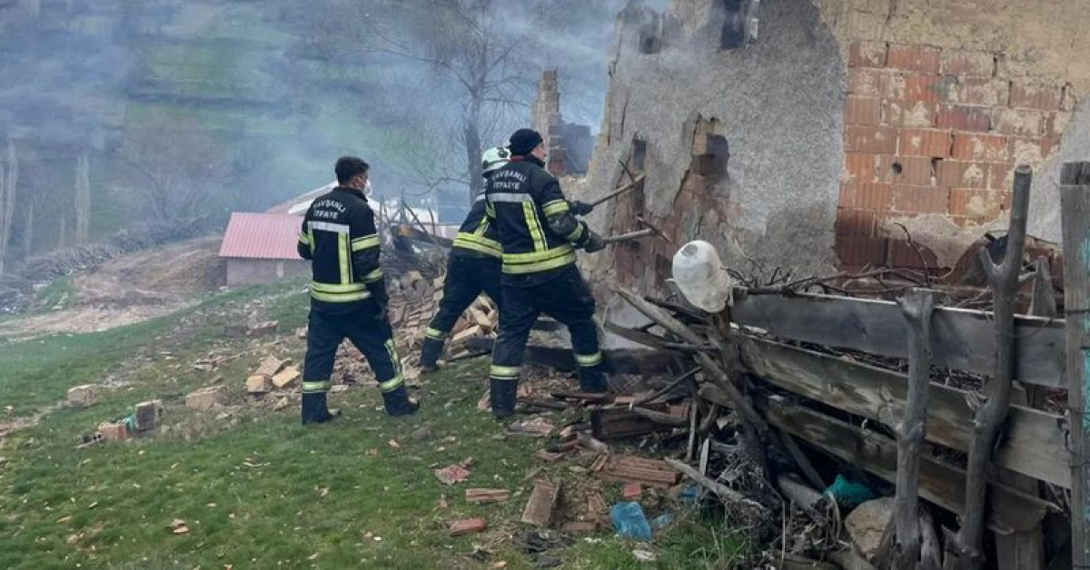 Evinde çıkan yangında 76 yaşlı erkek öldü