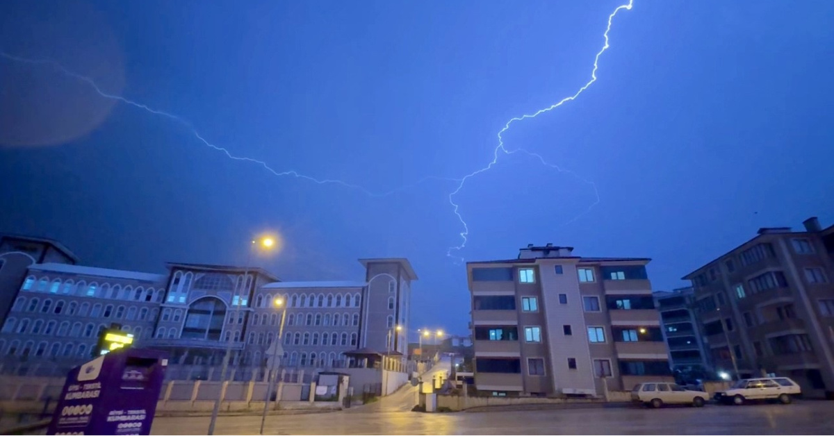 Türkiye'ye 'sarı' kodlu meteorolojik uyarı! İzmir veçevresinde sağanak