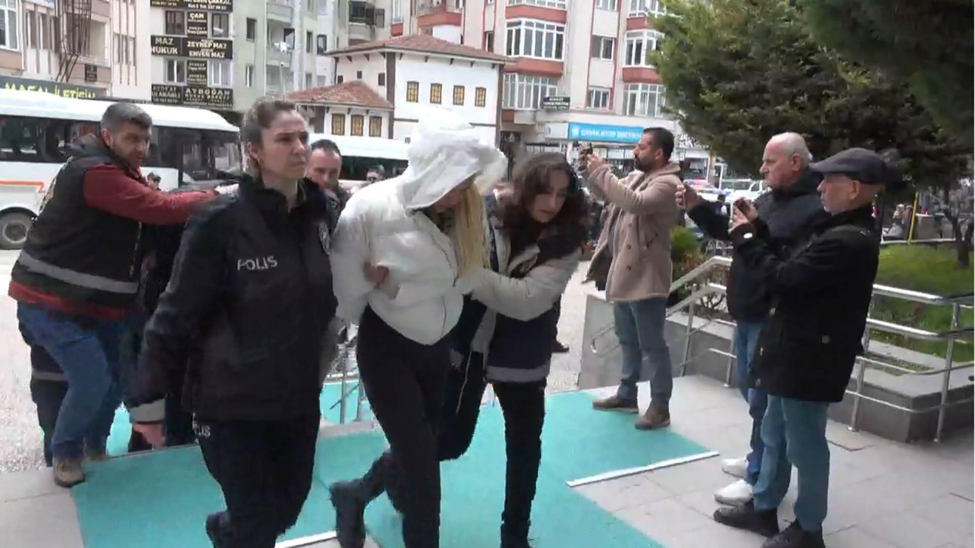 Çorum'da 'sazan sarmalı' operasyonu! 21 kişi tutuklandı