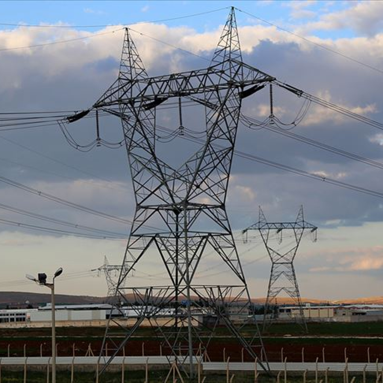 Elektrik ve doğal gaza yüzde 25 zam geldi