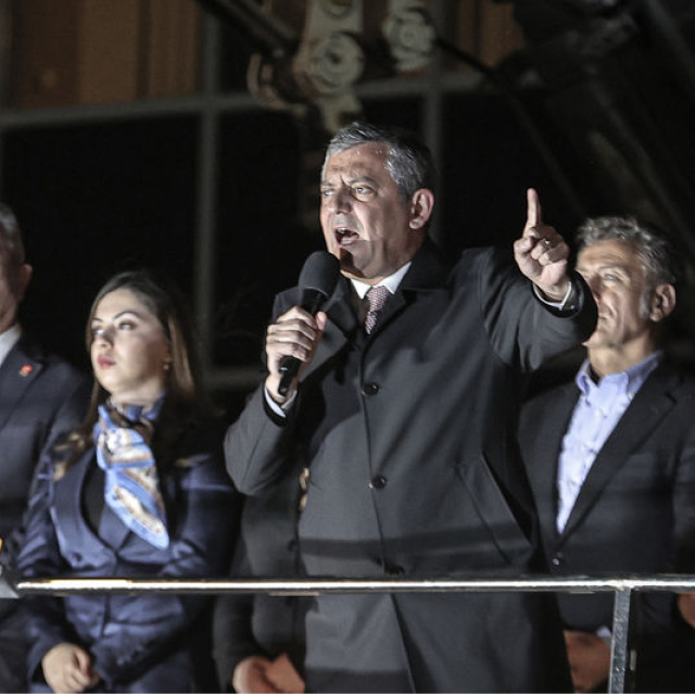 Özel, Bursa'da miting düzenledi