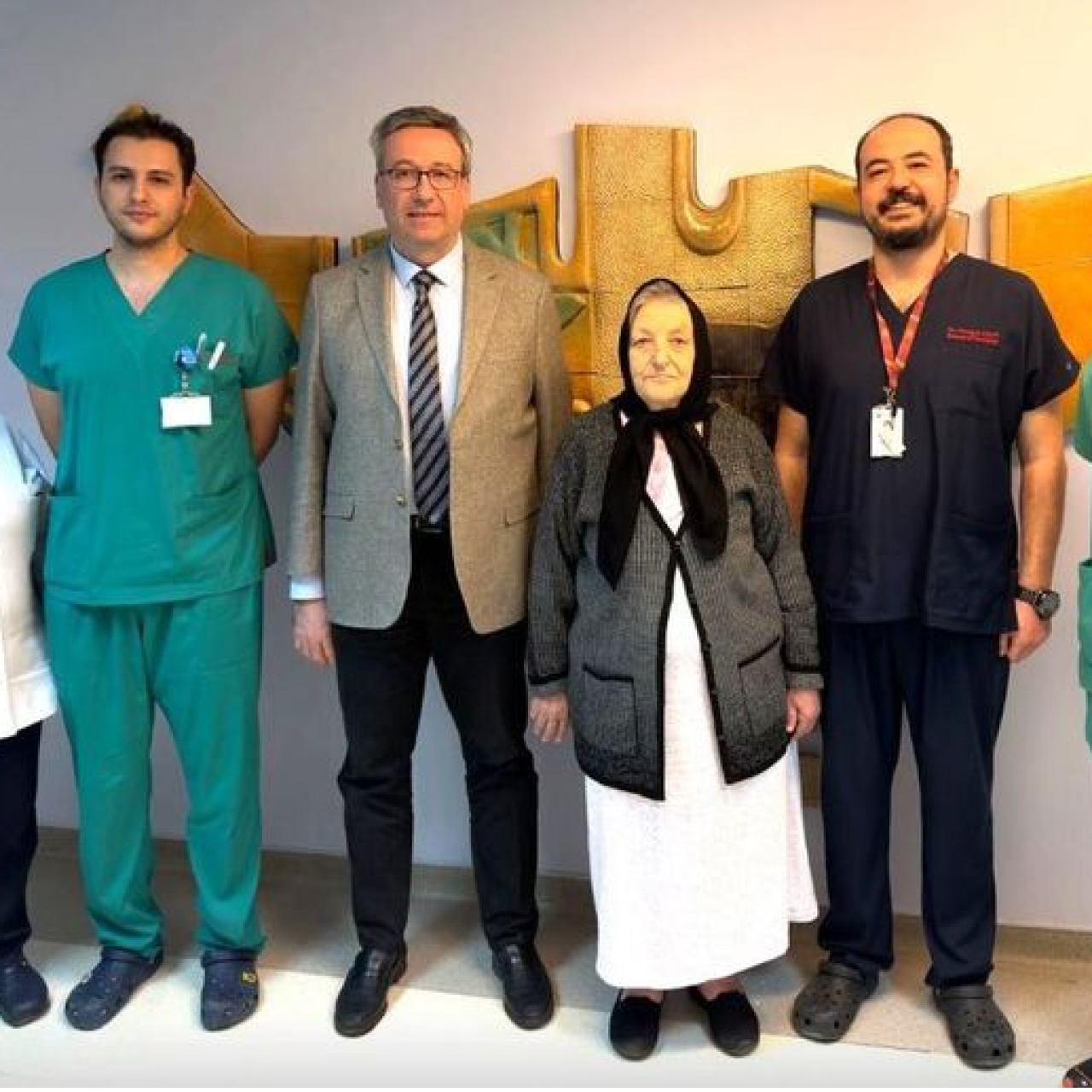 Kalça çevresinden 3,7 kiloluk tümör çıkarıldı