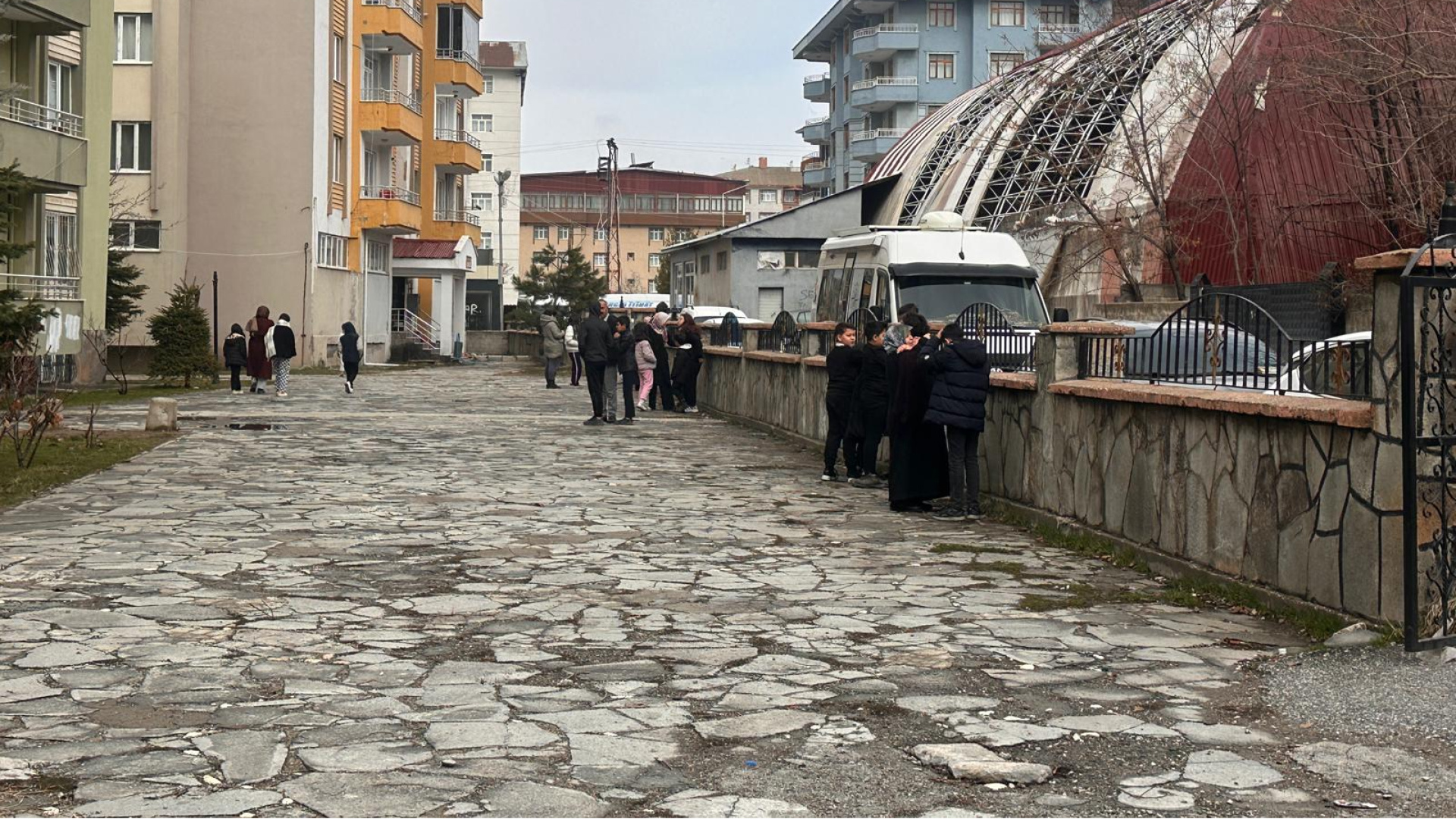 Van'da 5.2 Büyüklüğünde Deprem Meydana Geldi: Tuşba İlçesi Sarsıldı