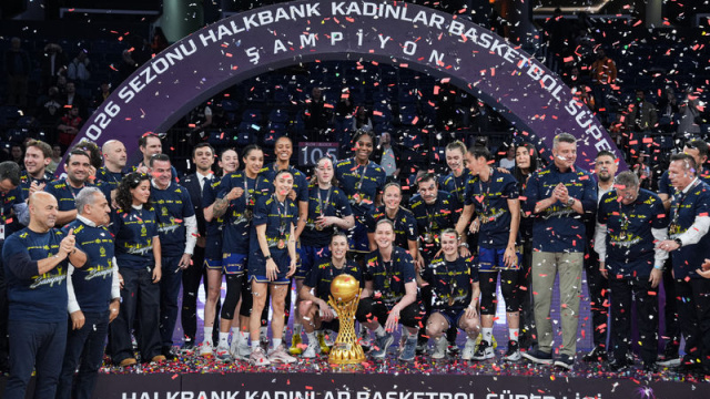 Şampiyon Fenerbahçe Opet, kupasını aldı!