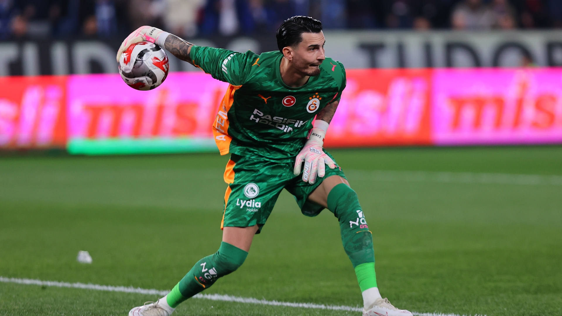 Trabzonspor Taraftarından Uğurcan Çakır'a Islıklı Protesto!