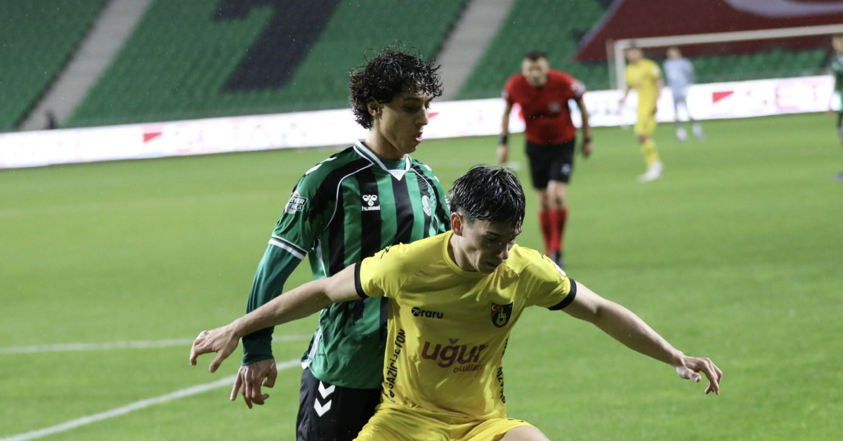 Sakaryaspor ve İstanbulspor 2-2 Berabere