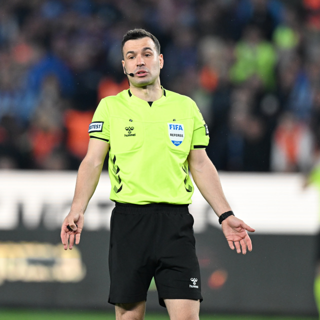 VAR çağırdı, karar değişmedi!