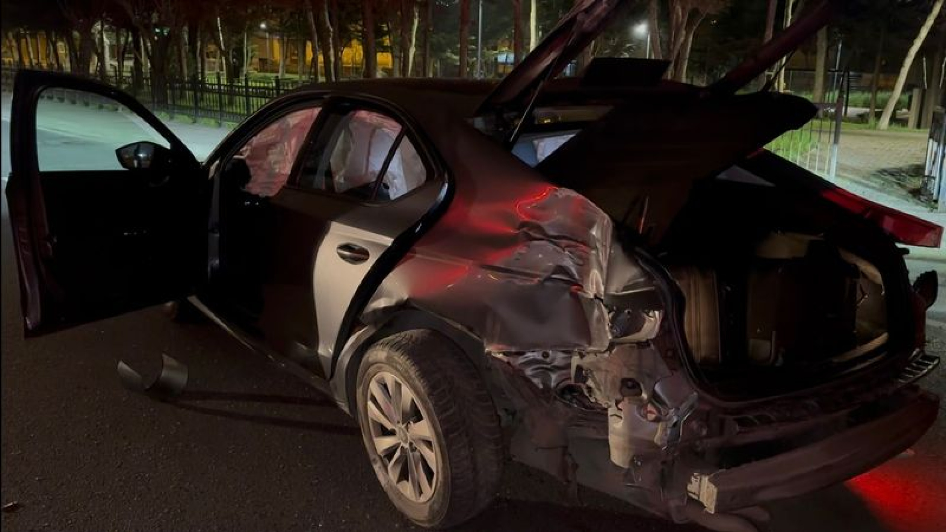 Kartal'da Kavşakta Meydana Gelen Trafik Kazasında 4 Kişi Yaralandı