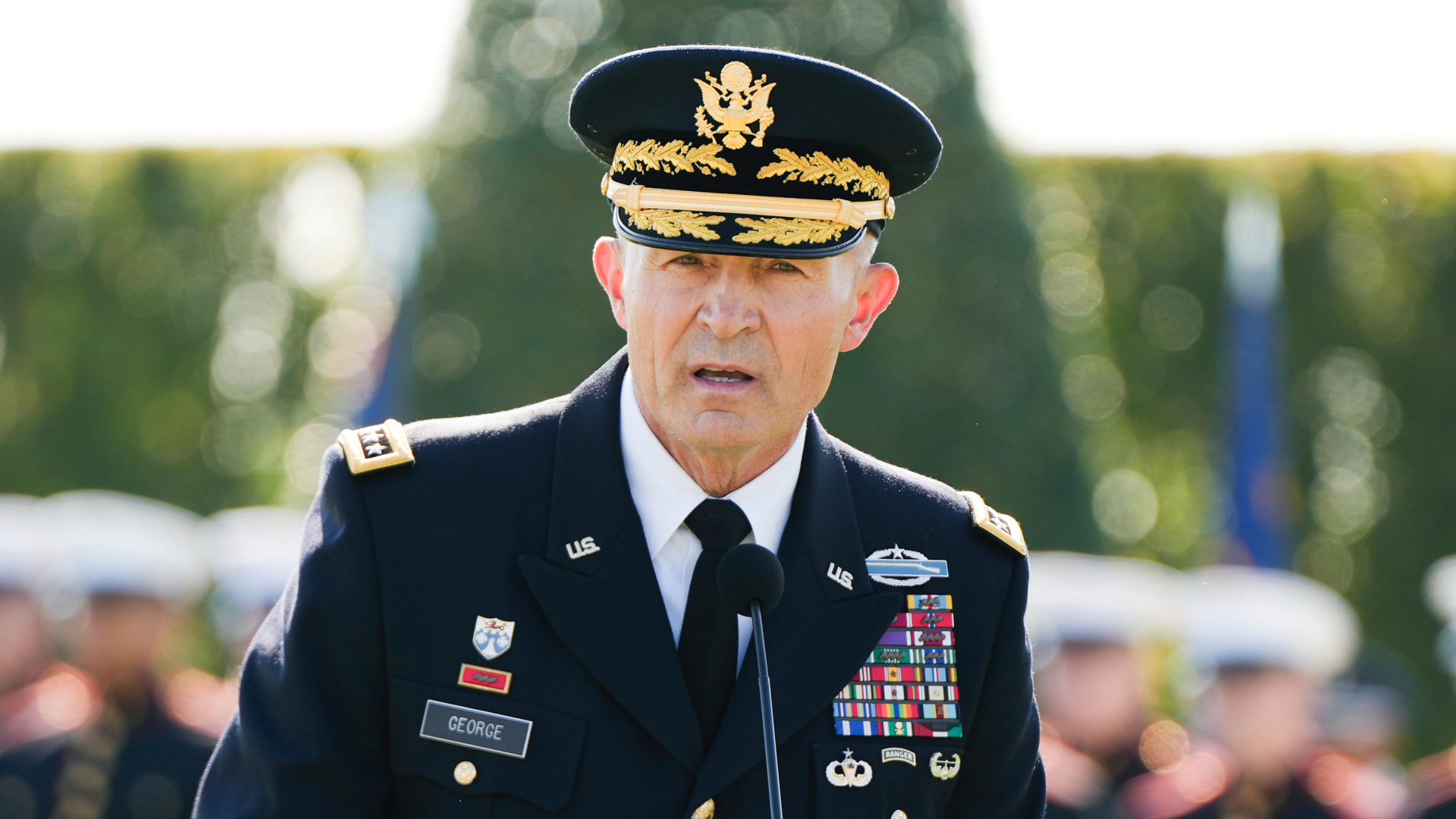 Trump'ın Görevden Aldığı Generalden Sert Çıkış: Ordu Karakterli Liderleri Hak Ediyor