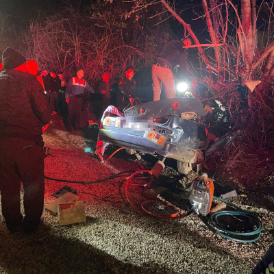 Ağaca çarptı! 2 kişi öldü!