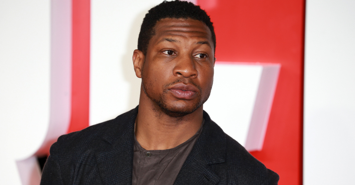 Jonathan Majors Pencereden Düşüp Yaralandı