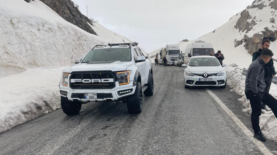 Hakkari-Şırnak yolunda çığ!