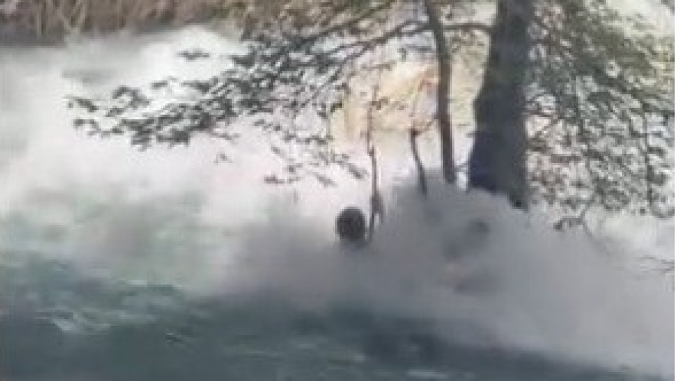 Berdan Çayı'nda akıntıya kapıldı, kayboldu! Feci görüntü!