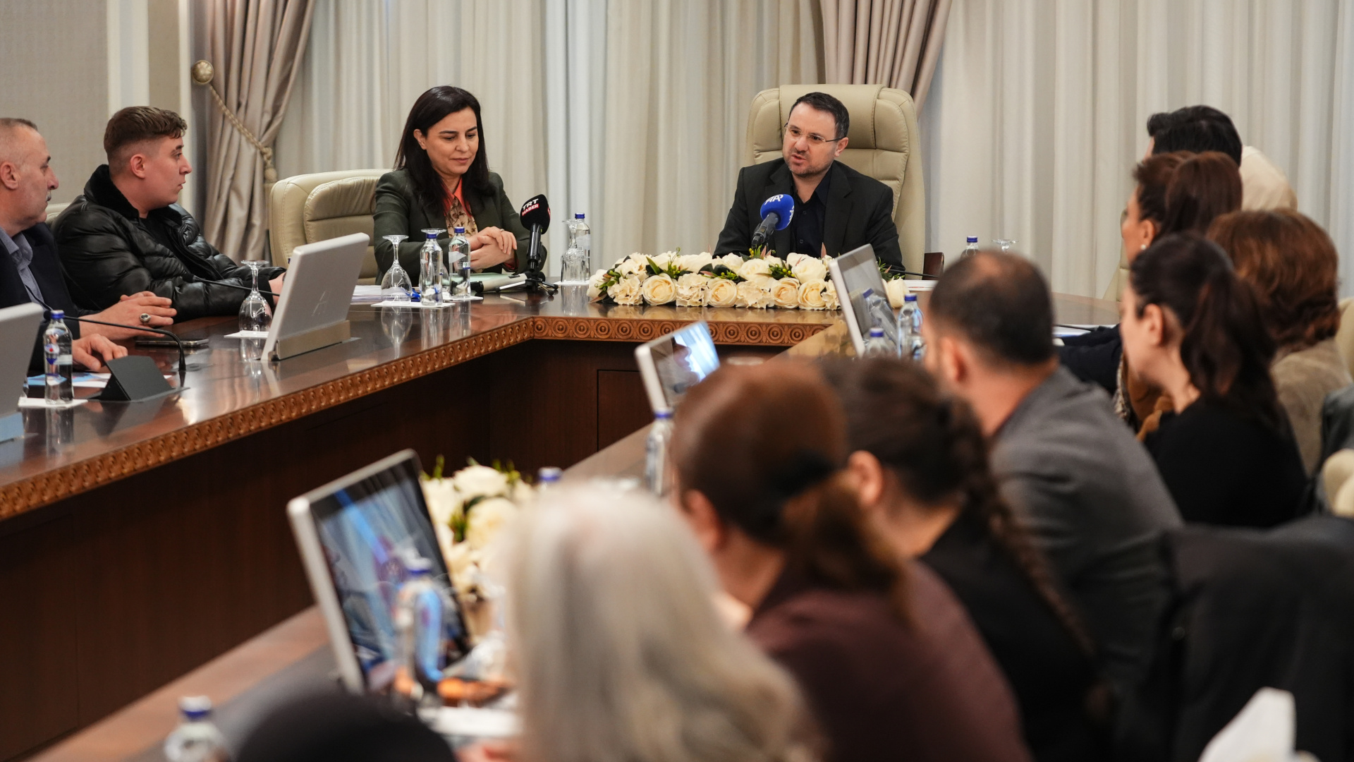 Bakan Gürlek, suça sürüklenen çocukların mağdur ettiği ailelerle görüştü | Son dakika haberleri