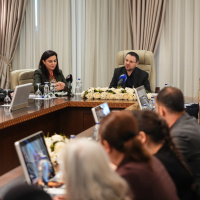 Suça sürüklenen çocukların mağdur ettiği ailelerle görüştü