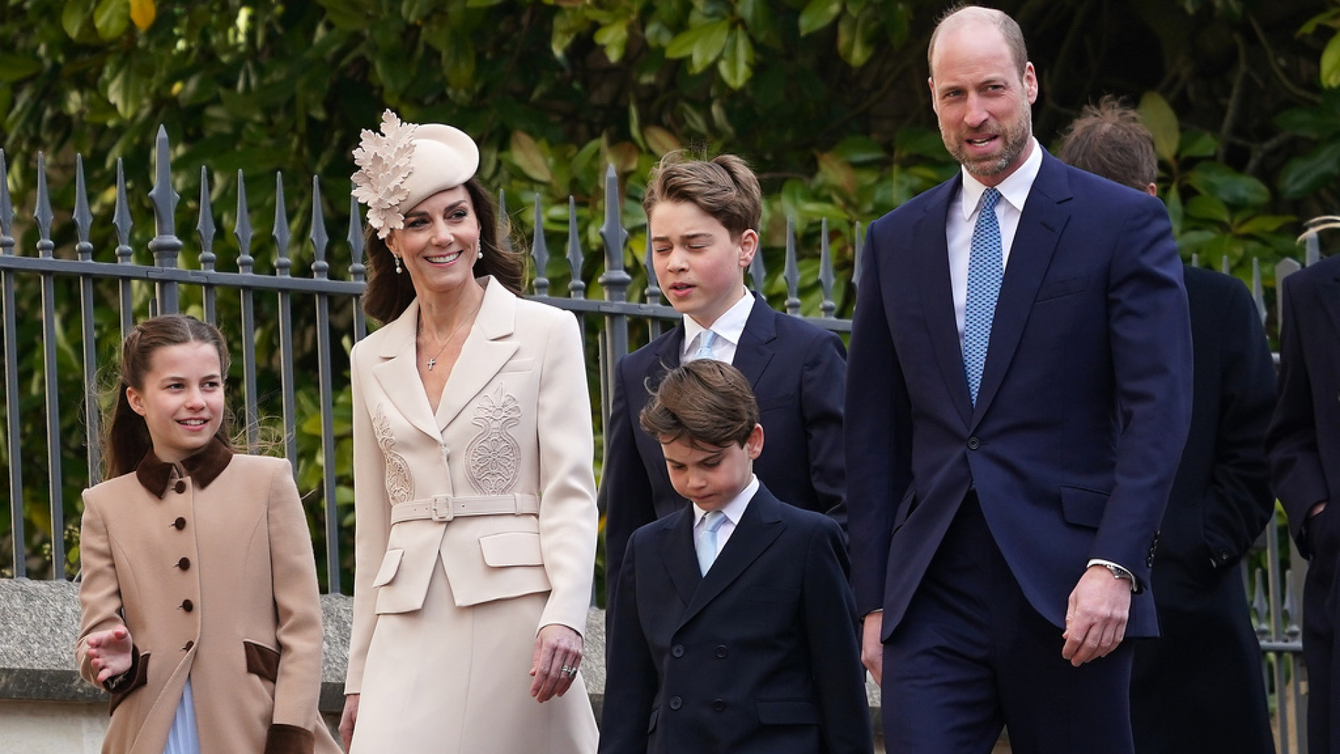 Kraliyet ailesi Paskalya töreninde: Dışlananlar ve kabul görenler netleşti