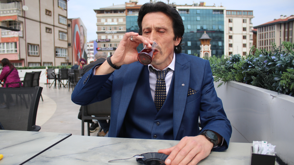 Lakabı olan 'Atom'u resmi ismine dönüştürdü