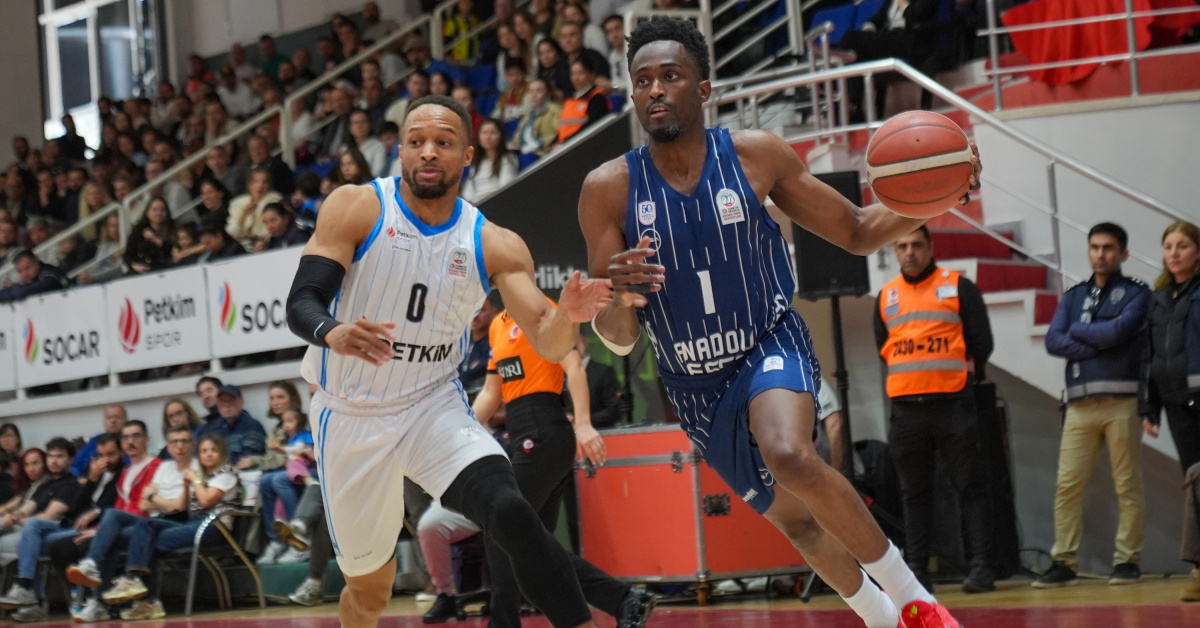 Anadolu Efes 85-60 Aliağa Petkimspor'umağlup ediyor