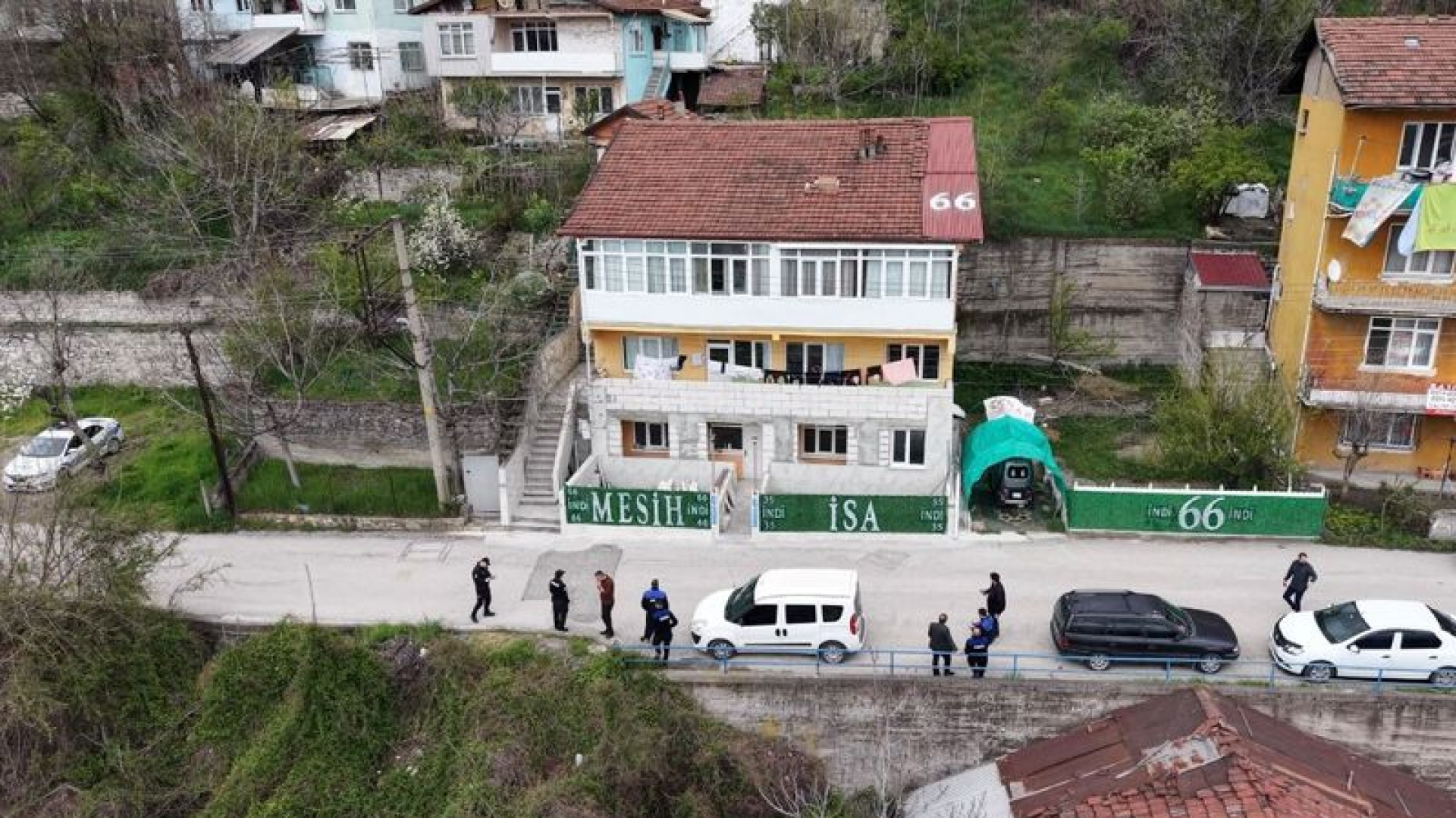 Karabük'te İlginç Olay: Kendini 'Mesih' İlan Eden Adam Evine Yazılar Yazdı