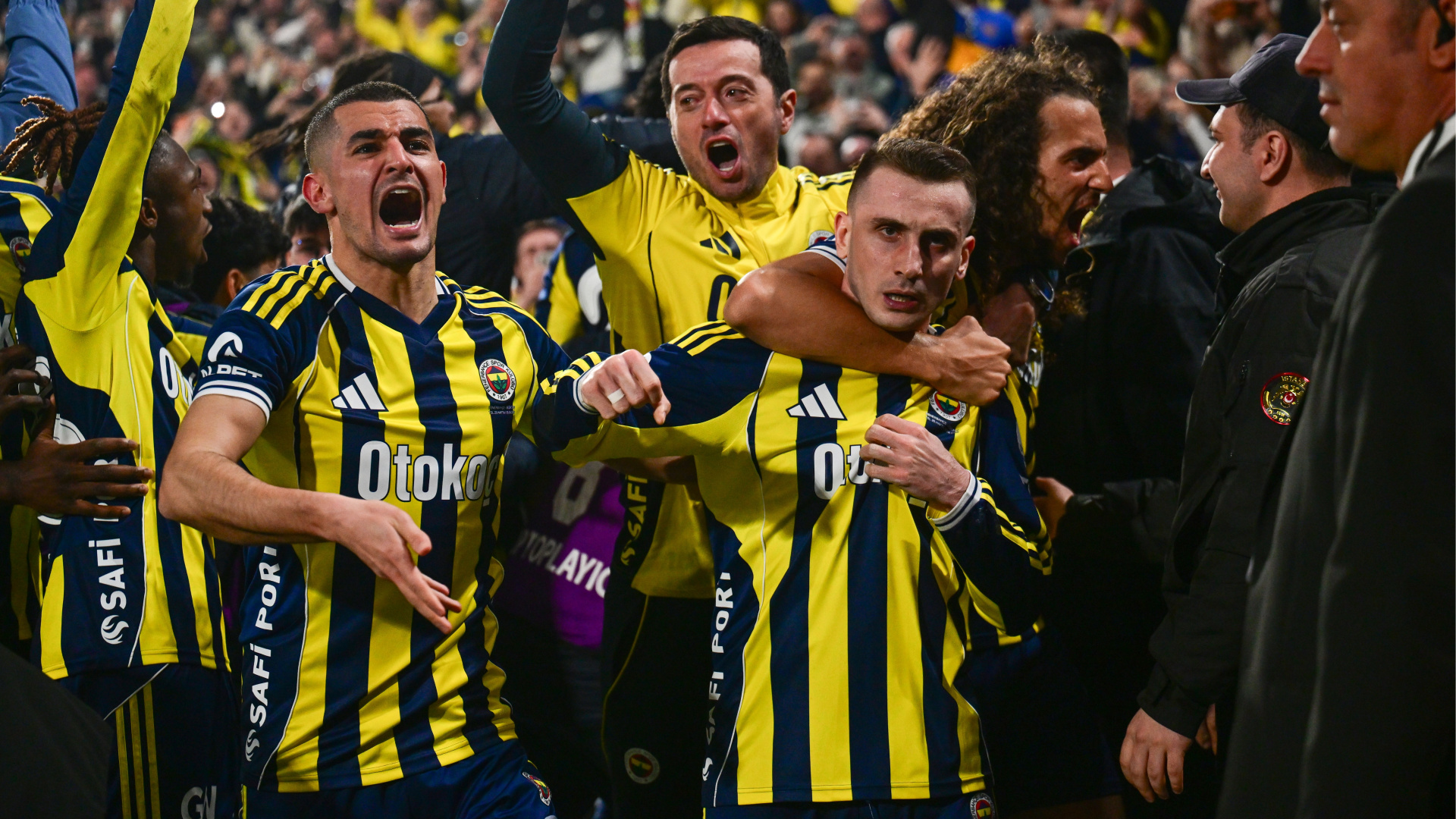 Fenerbahçe - Beşiktaş Dev Derbisi: Süper Lig'de Zirve Mücadelesi