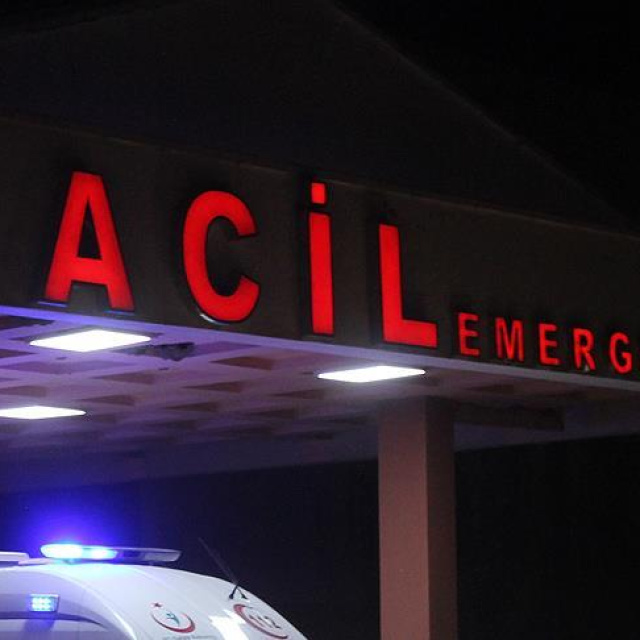 17 yaşındaki çocuk polisleri bıçakladı