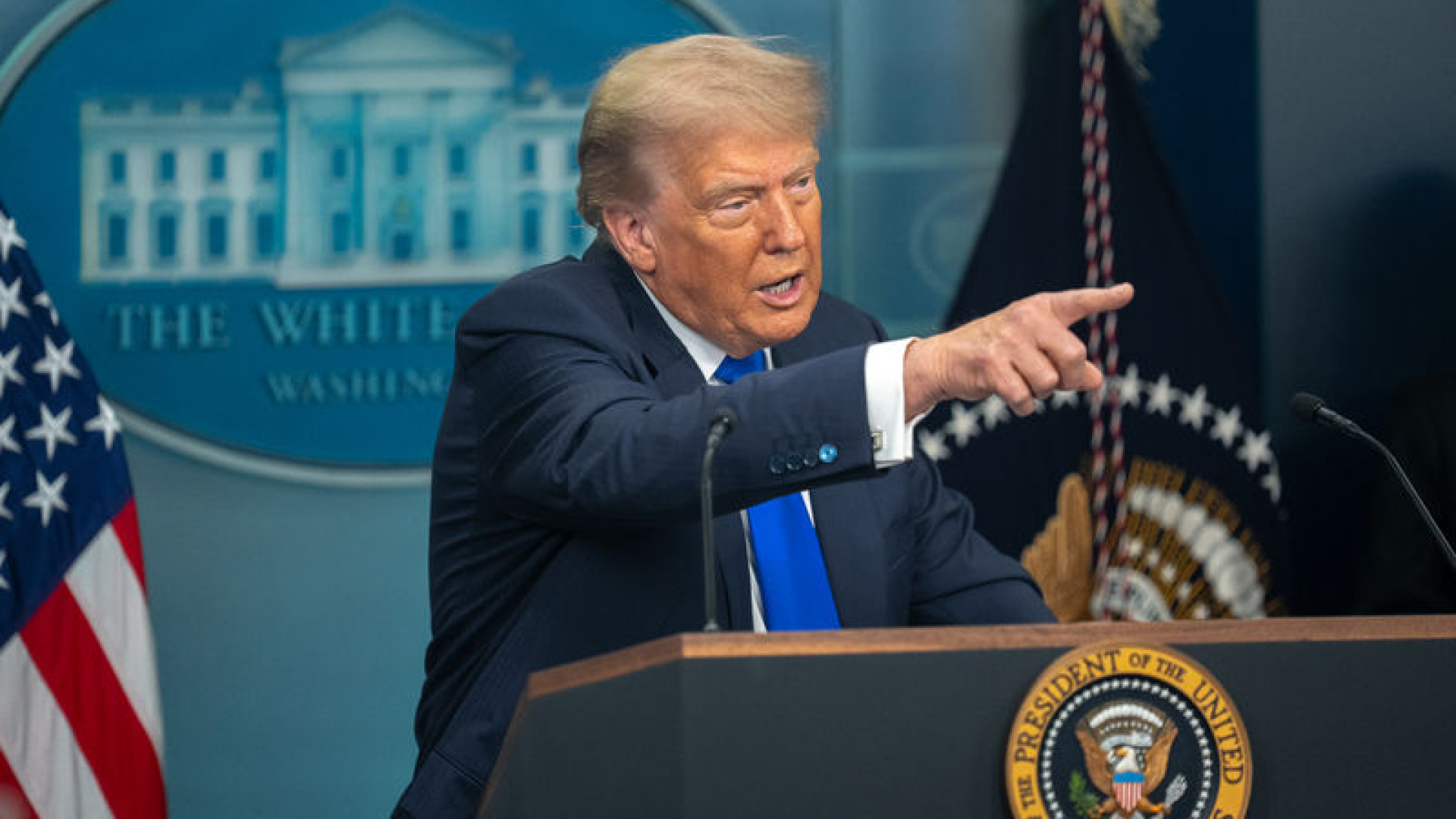 Trump, İran'a Hürmüz Boğazı Süresini 8 Nisan'a Kadar Uzattı