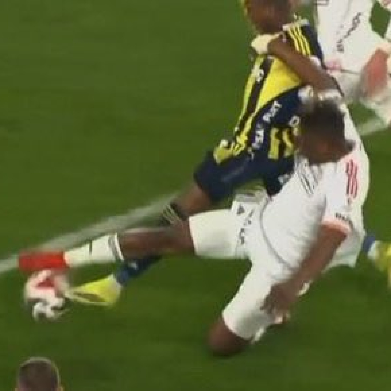 Kadıköy'de tartışılan penaltı kararı!