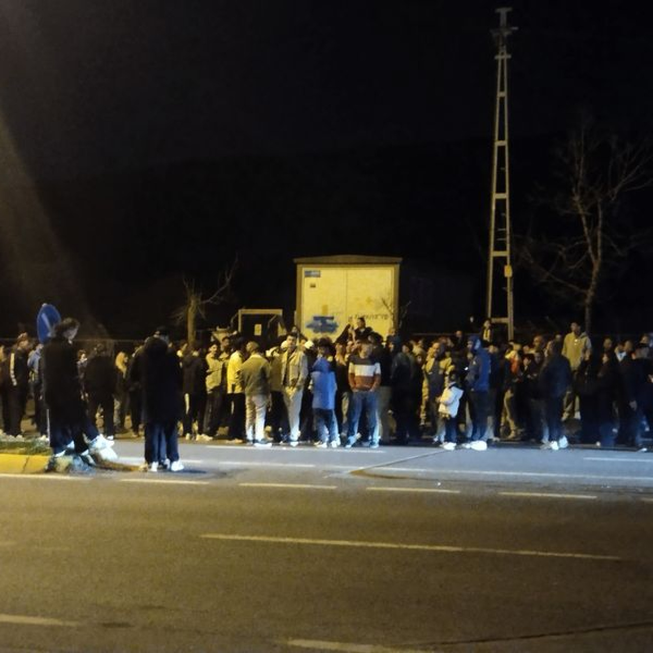 F.Bahçe taraftarı, Samandıra’da galibiyeti kutladı!