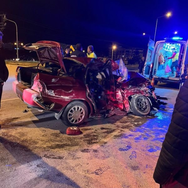 Otomobil demir yığınına döndü! 1 ölü