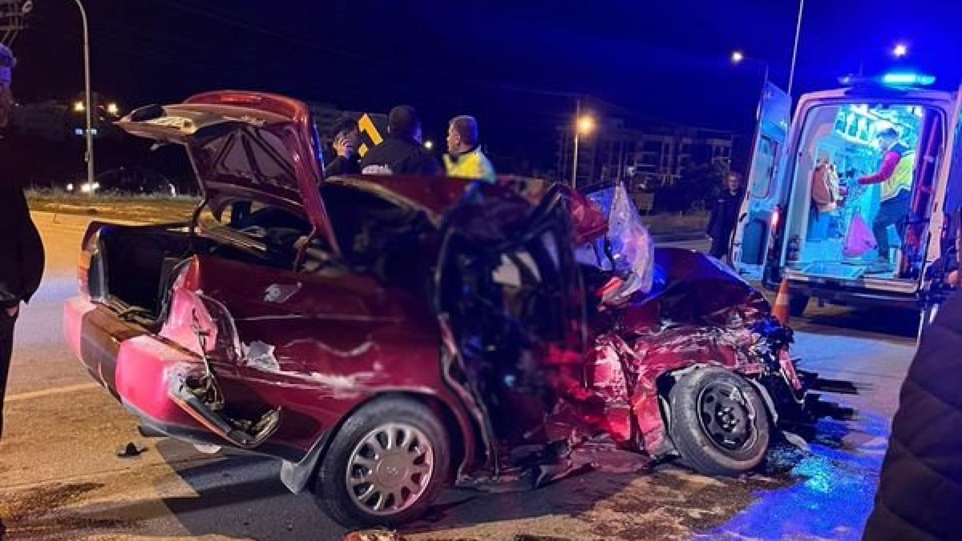 Silifke'de Feci Kaza: Otomobil Demir Yığınına Döndü, 1 Kişi Hayatını Kaybetti