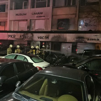 Galeride 15 araç küle döndü