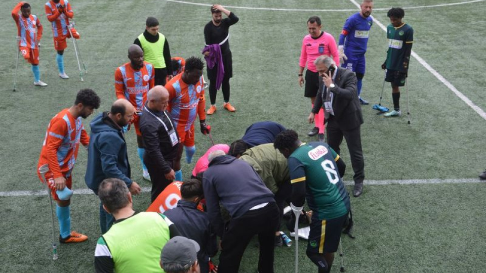 Hakemler kalp masajı yaptı... Teknik direktör sahada can verdi!