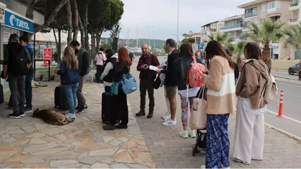 Türkler, Yunan adalarına akın etti