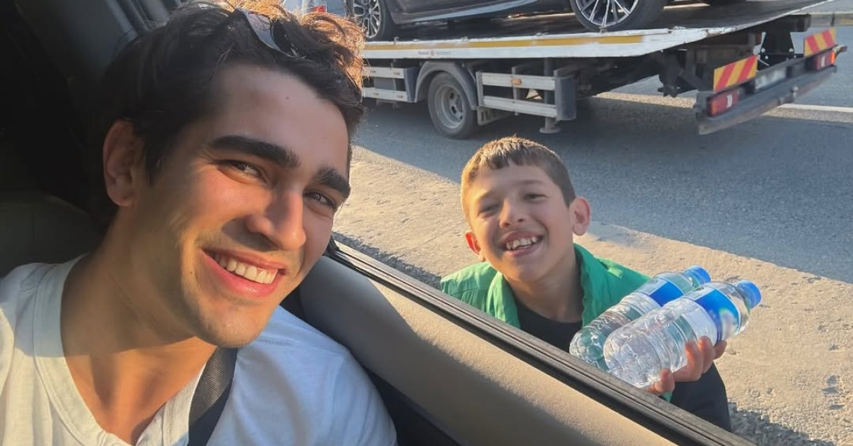 Mert Ramazan Demir'inküçük hayranıyla fotoğraf çektiği