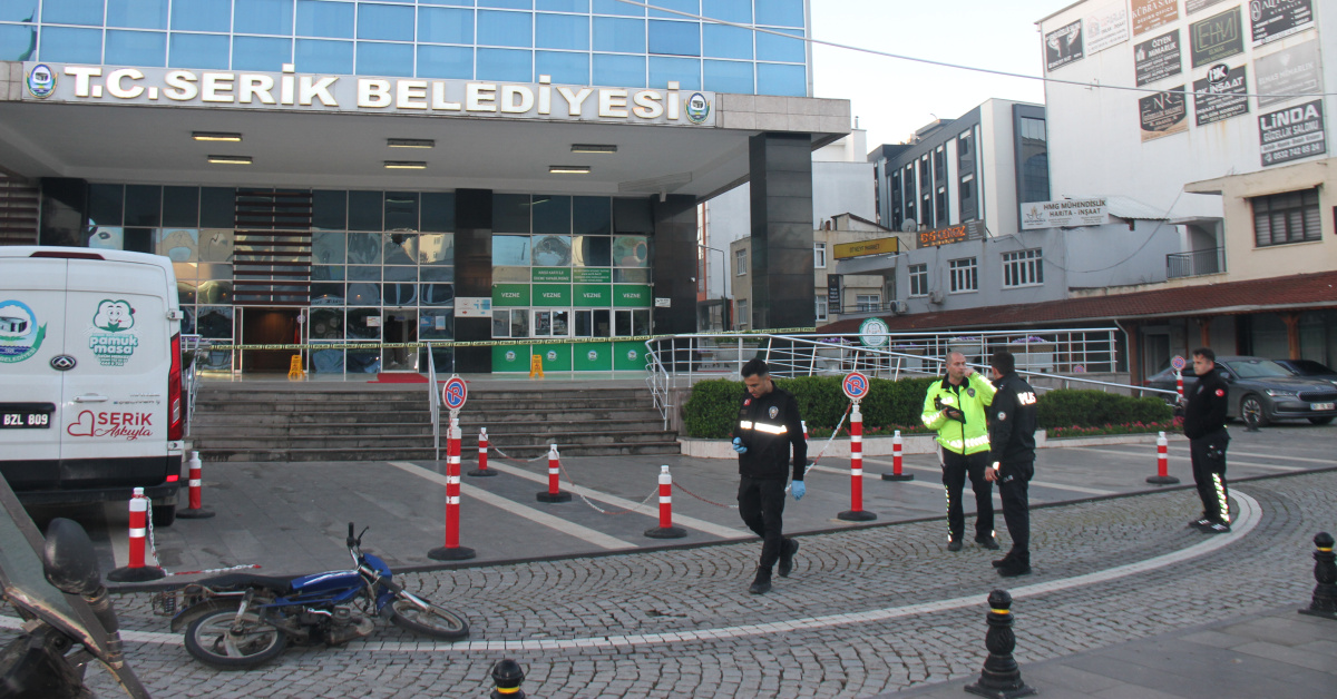Serik'debelediye binasına silahla ateş eden yakalandı